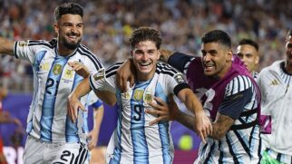 Argentina x Suíça, Julián Álvarez comemora golaço na prorrogação com Flaco López e companheiros