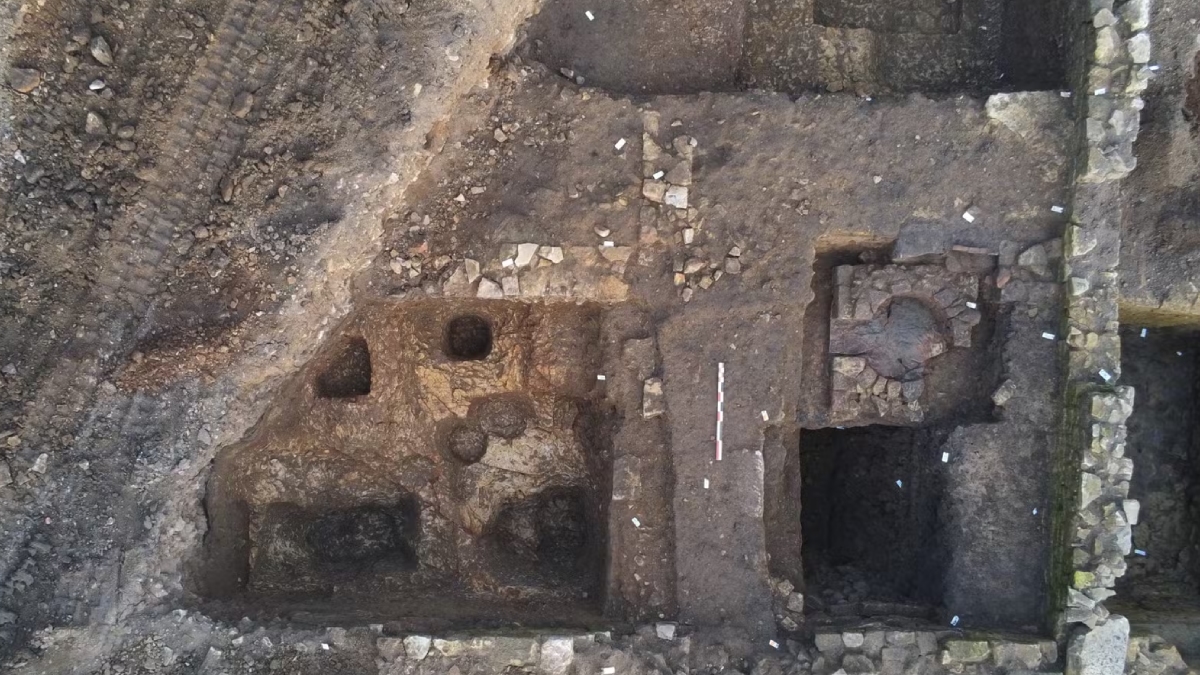 Arqueólogos da França encontraram moedas romanas em vila antiga