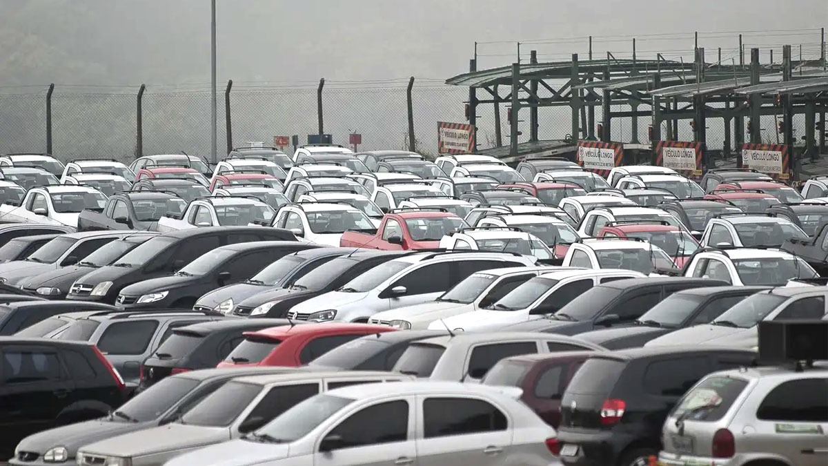 Embora o carro pareça bem conservado, é essencial levá-lo a um mecânico de confiança antes da compra/Rafa Deddermeyer/Agência Brasil