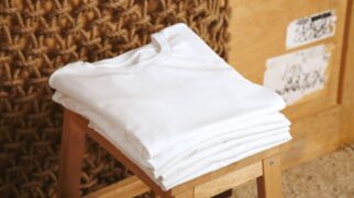 Aspirina dissolvida em água pode ser usada como pré-tratamento para ajudar a reduzir marcas em roupas claras