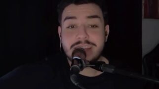 Cantor brasileiro João Bueno