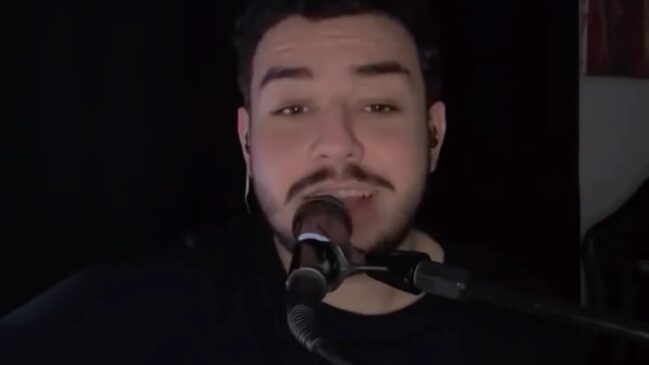 Cantor brasileiro João Bueno