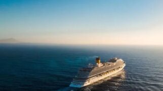 Imagem ilustrativa mostra um grande navio em alto-mar; o projeto Freedom Ship quer levar essa escala a outro nível, com rotina de cidade, escolas e áreas de lazer (Foto: Pexels)