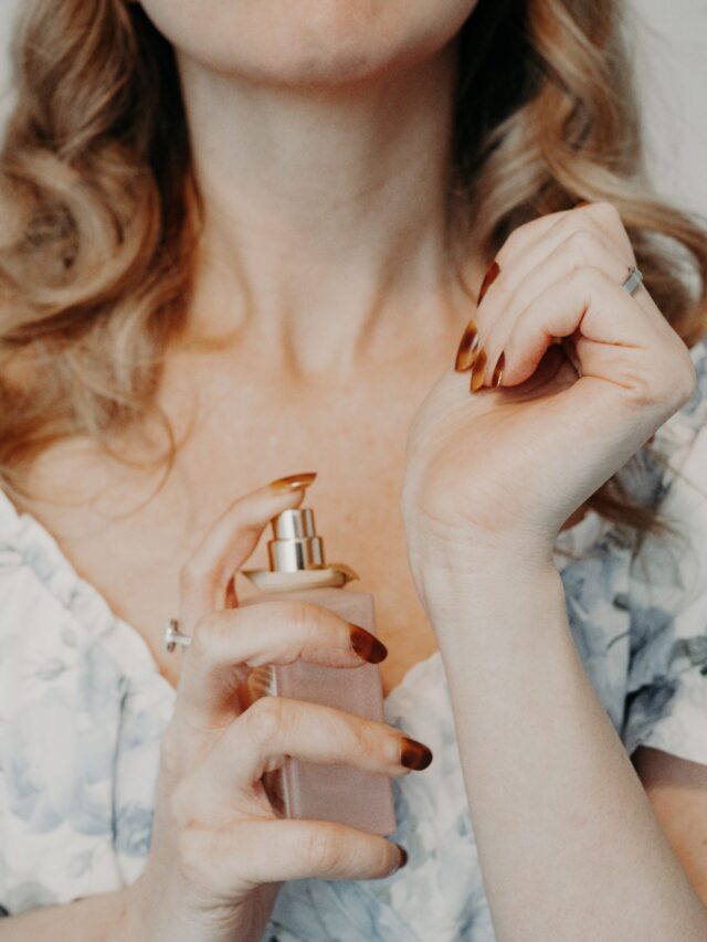 Sempre cheirosa: seguindo essas 3 dicas, seu perfume vai fixar na pele durante o dia todo