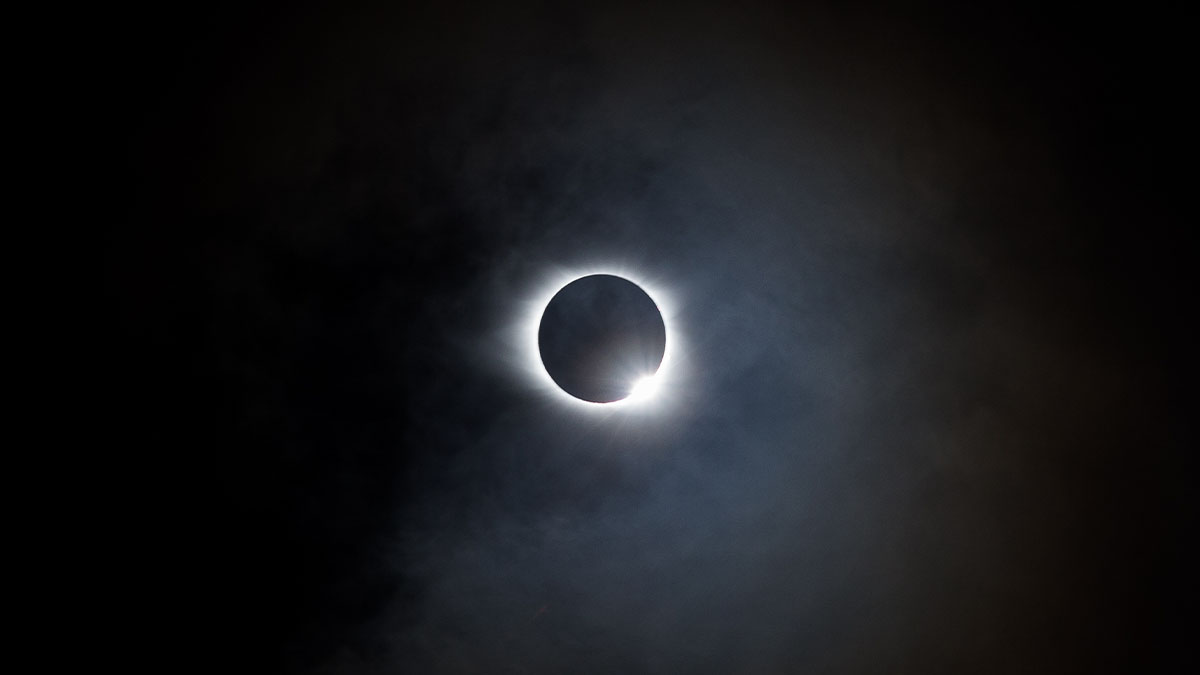 Um eclipse total pode ser solar ou lunar. O termo "total" apenas indica que o astro encoberto fica 100% escondido/Divulgação/Nasa