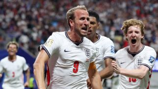 Harry Kane e sua equipe entende a importância e a conexão que a música Wonderwall tem. (Foto: Reprodução/England Football site oficial)