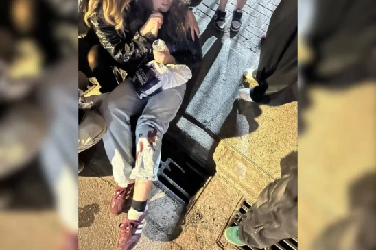 No momento do acidente, Gi Rabbit, que tinha acabado de se separar de seus amigos para ir embora do estádio, foi socorrida pelos demais fãs que estavam no local e levada ao hospital de ambulância. Reprodução/Redes Sociais