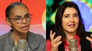 Imagem dividida em duas partes (composição lado a lado) com retratos das ministras do Governo Federal. À esquerda, a ministra do Meio Ambiente, Marina Silva, de cabelos presos, óculos de armação escura e casaco cinza, falando em direção a um microfone prateado de estúdio. À direita, a ministra do Planejamento, Simone Tebet, de cabelos castanhos curtos, camisa rosa e colete escuro, gesticulando com as duas mãos abertas enquanto fala ao microfone.