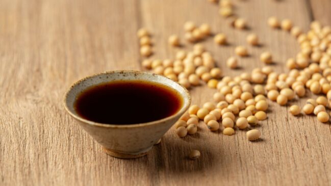 Poucas gotas durante o cozimento podem deixar o feijão com um sabor mais intenso e equilibrado.