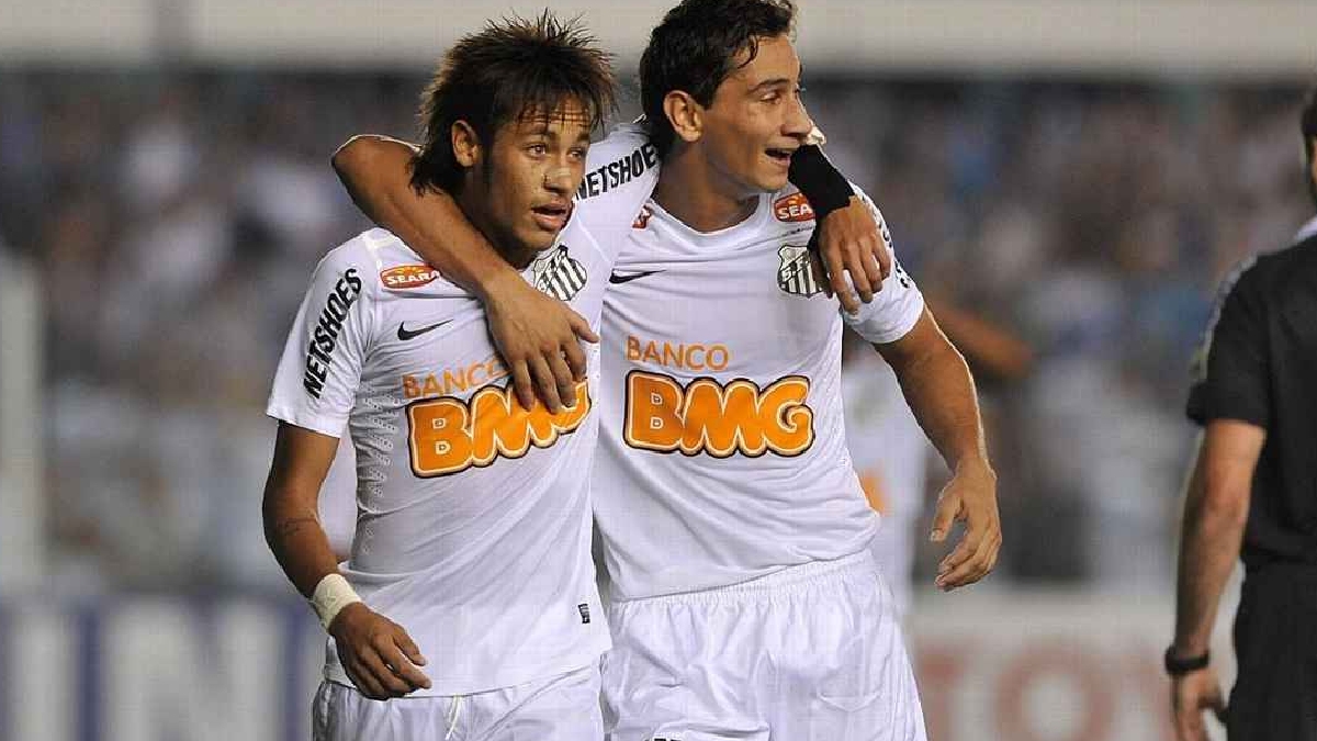 Neymar Jr. e Ganso pelo Santos em 2011