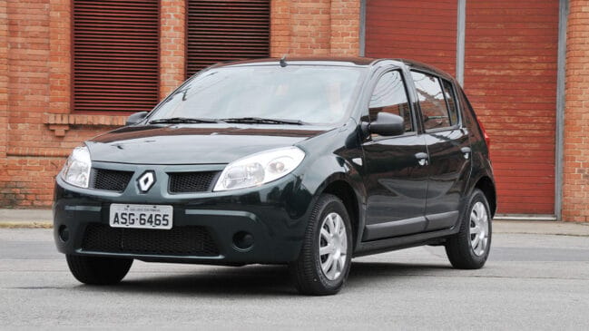 Renault Sandero se destaca pelo espaço interno e o motor flex 1.0, mantido na segunda geração/Divulgação