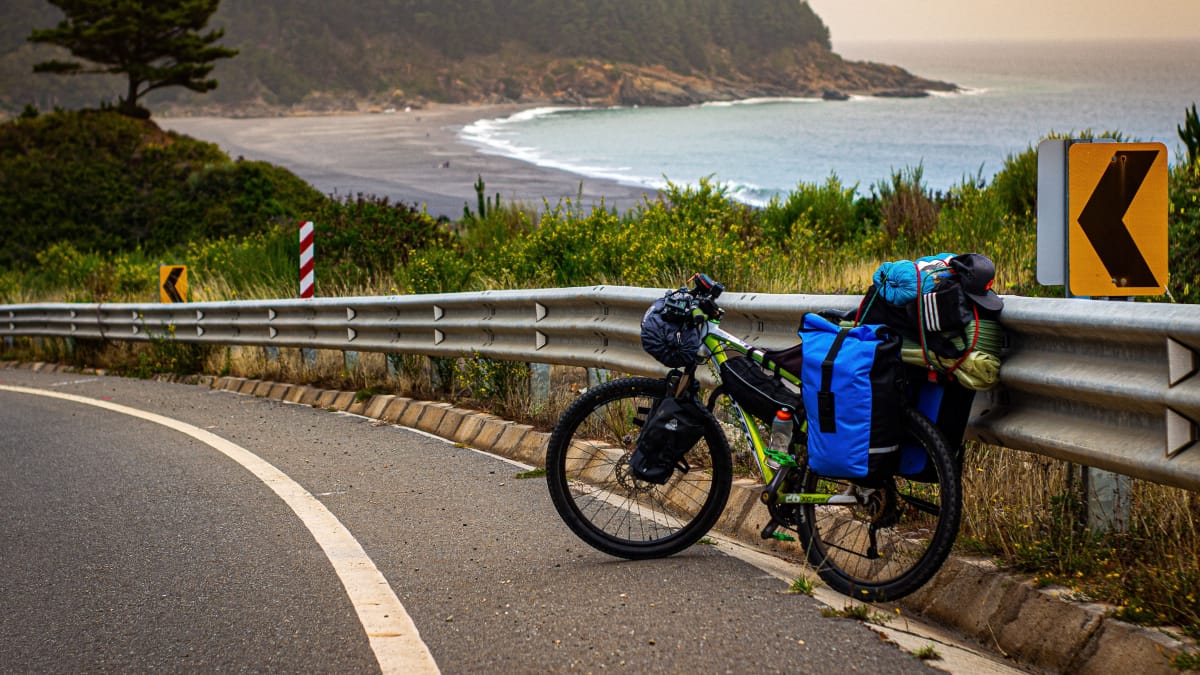 Viagens de bicicleta permitem explorar destinos brasileiros com mais contato com a paisagem e a cultura local (Foto: Alexis Leandro Jeria Bocca/ Pexels)