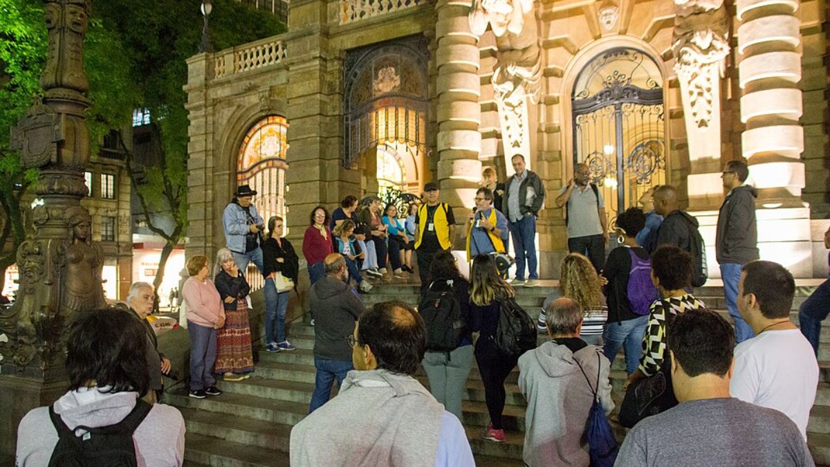 Caminhada noturna no Centro de São Paulo (Foto_ Mike Peel_Wikimedia Commons) (1)