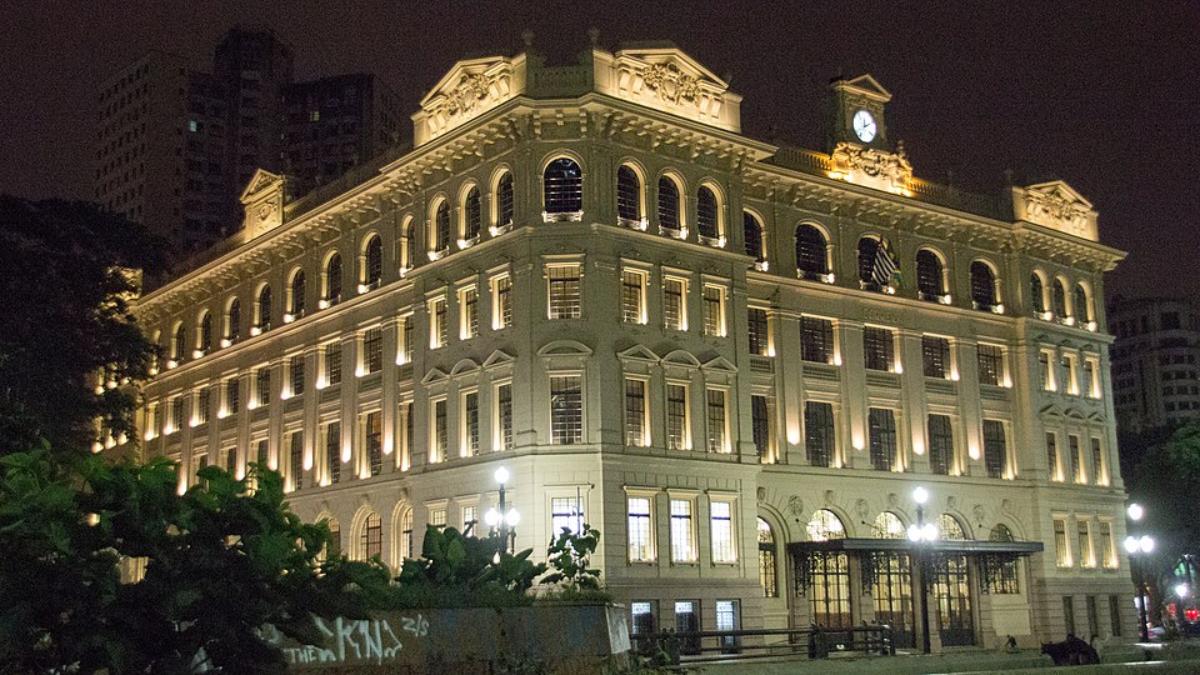 Caminhada noturna no Centro de São Paulo (Foto_ Mike Peel_Wikimedia Commons)