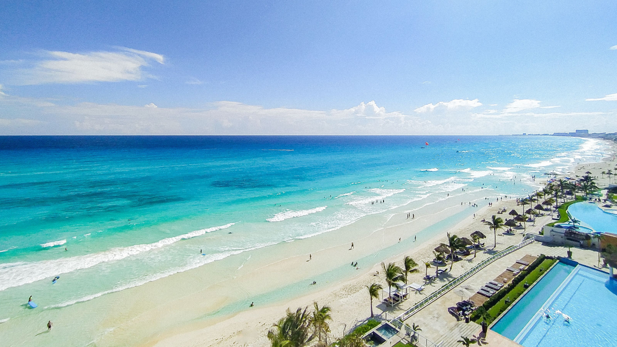 Cancún é a principal porta de entrada para o Caribe mexicano e conquista turistas com praias de areia branca e mar cristalino (Foto: Tellez Erik/ Pexels)