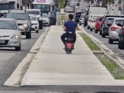 Ciclovia na Avenida dos Caiçaras, em Guarujá