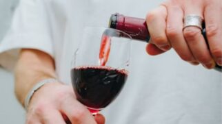 roupa manchada de vinho