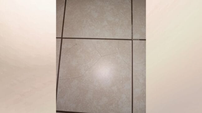 rachadura de pisos e azulejos