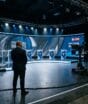 Candidato pode entrar armado em debate? Entenda o ‘esquema tático’ e as regras rígidas para conter agressões e invasões nos debates da TV