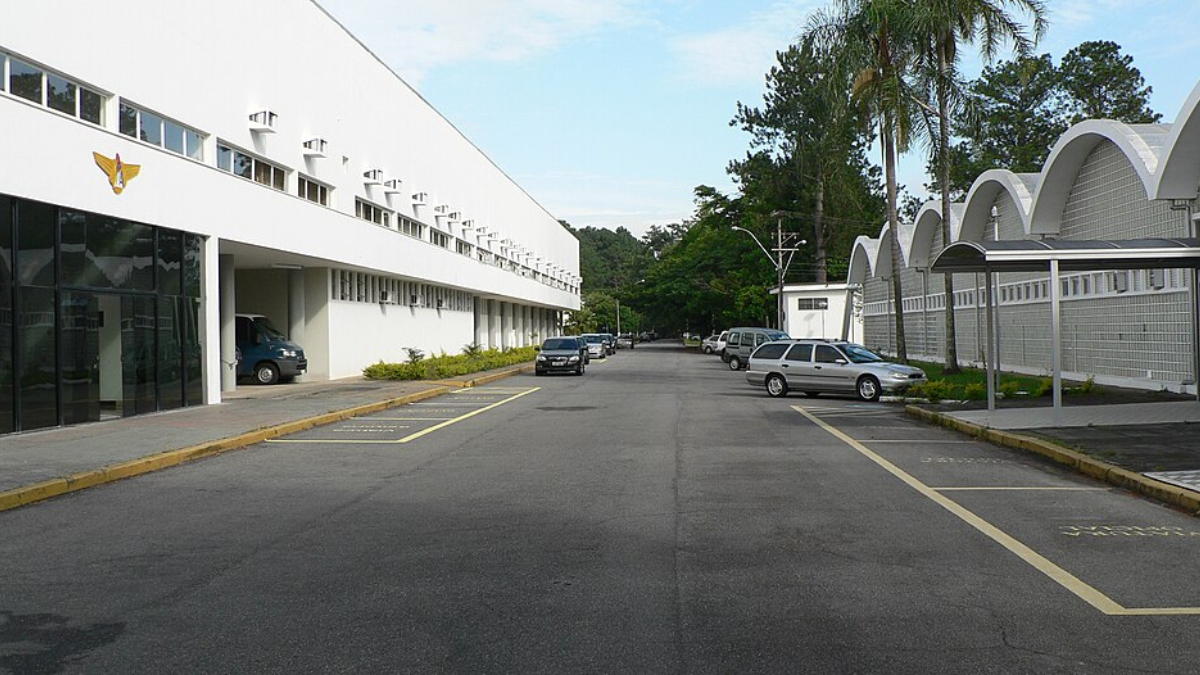 O Instituto Tecnológico de Aeronáutica forma profissionais que atuam em projetos estratégicos da indústria aeroespacial (Foto: Bento Mattos/ Wikimedia Commons)