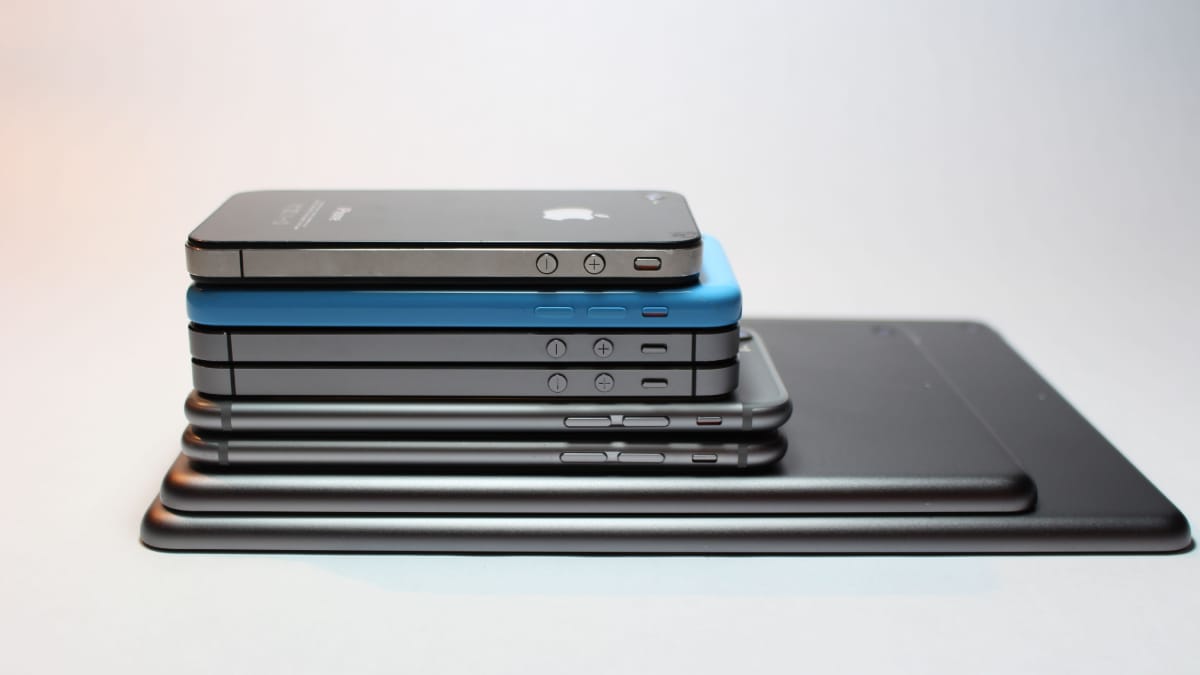 Novo iPhone dobrável da Apple pode combinar a experiência de um celular com a de um pequeno tablet (Foto: Gabriel Freytez/ Pexels)