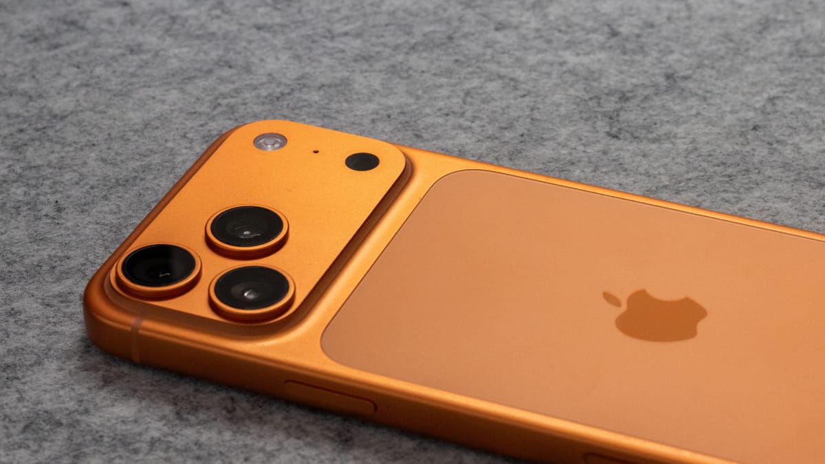 Suposto design do Galaxy S27 Ultra chama atenção pelo módulo retangular de câmeras, que lembra o visual do iPhone 17 Pro (Foto: thiago japyassu/ Pexels)