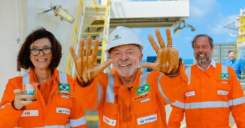Presidente da Petrobras, Magda Chambriard, apareceu ao lado de Lula e Alexandre Silveira em visita à sonda NS-42, na Margem Equatorial / Divulgação/Ricardo Stuckert