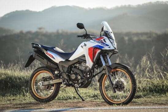 MN foto D Honda XRE300 Sahara linha 2027