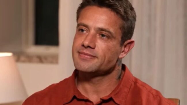 Ator Rafael Cardoso em entrevista ao Domingo Espetacular