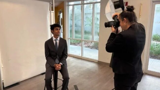 Aos 18 anos, jovem norte-americano entrou para o Guinness após se tornar professor universitário e superar um recorde que atravessou mais de três séculos (Foto: Reprodução/Guinness World Record)