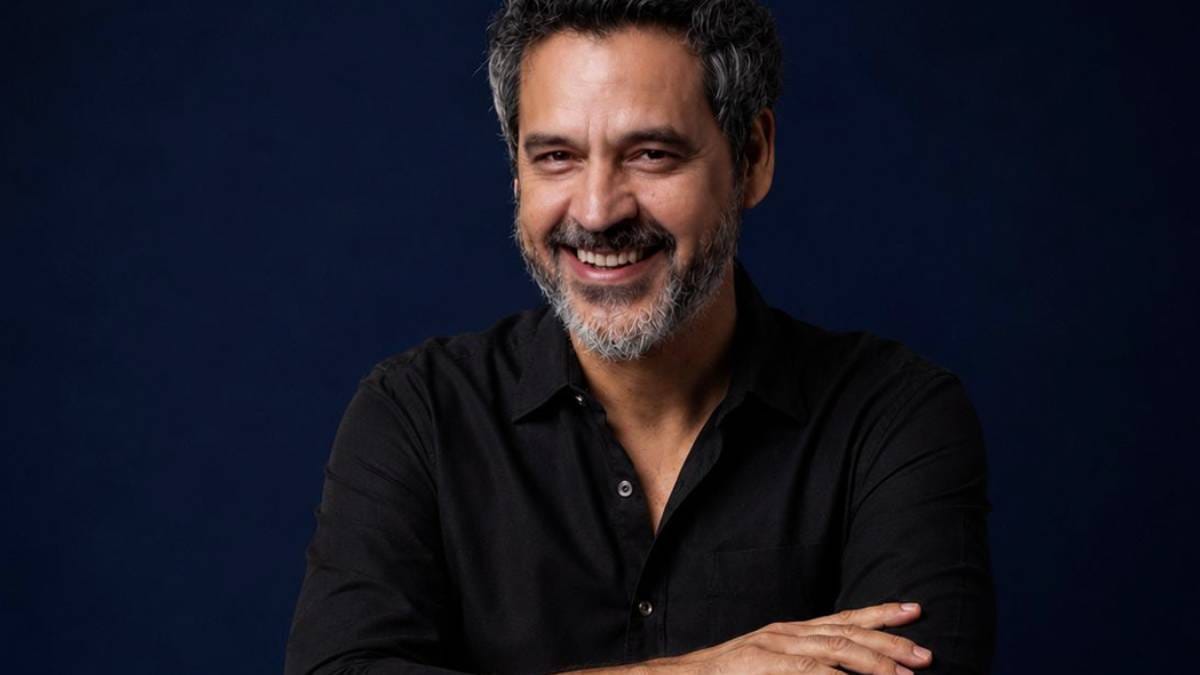 O elenco principal reúne Hugo Bonèmer, no papel de Marcelo Rubens Paiva; Bruno Garcia, que interpreta Marcelo Rubens Paiva e Rubens Paiva; e Heloísa Périssé, como Eunice Paiva.
