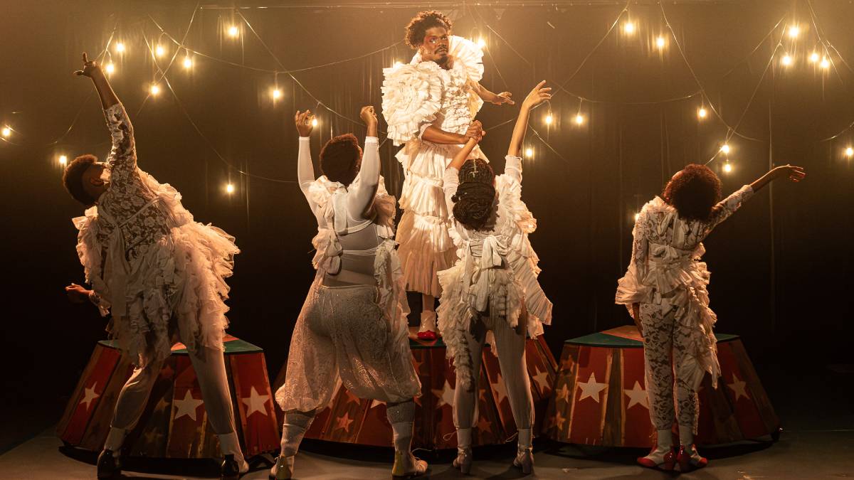 Primeiro palhaço negro do Brasil e um dos principais nomes na consolidação do circo-teatro nacional, ele volta ao centro da cena em 'Benjamim - O Palhaço Negro"