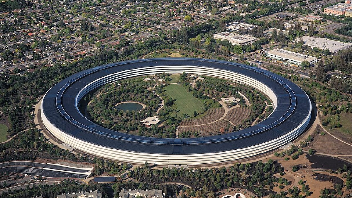 Apple Park, na Califórnia, será palco do evento que pode apresentar o primeiro iPhone dobrável da empresa (Foto: IPhone01/ Wikimedia Commons)
