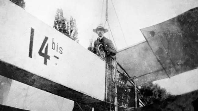 Primeiro voo realizado pelo brasileiro Alberto Santos Dumont aconteceu em 23 de outubro de 1906, em Paris