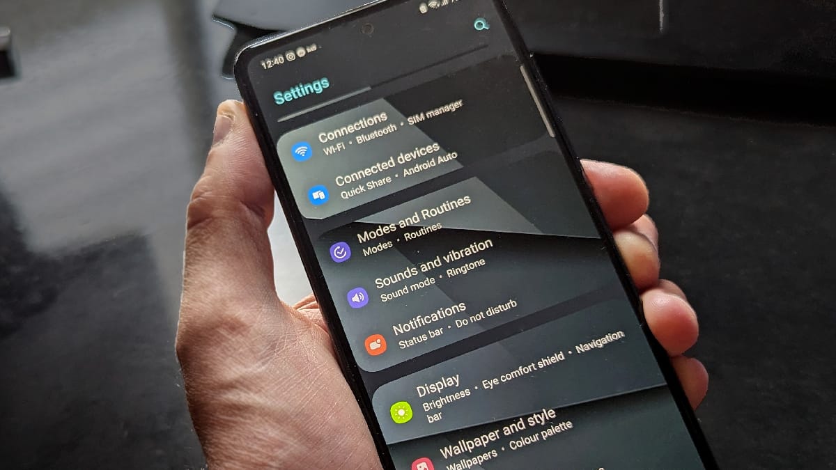 Celular Samsung permite desativar notificações de aplicativos individualmente pelas configurações do aparelho (Foto: Watford London Media/ Pexels)