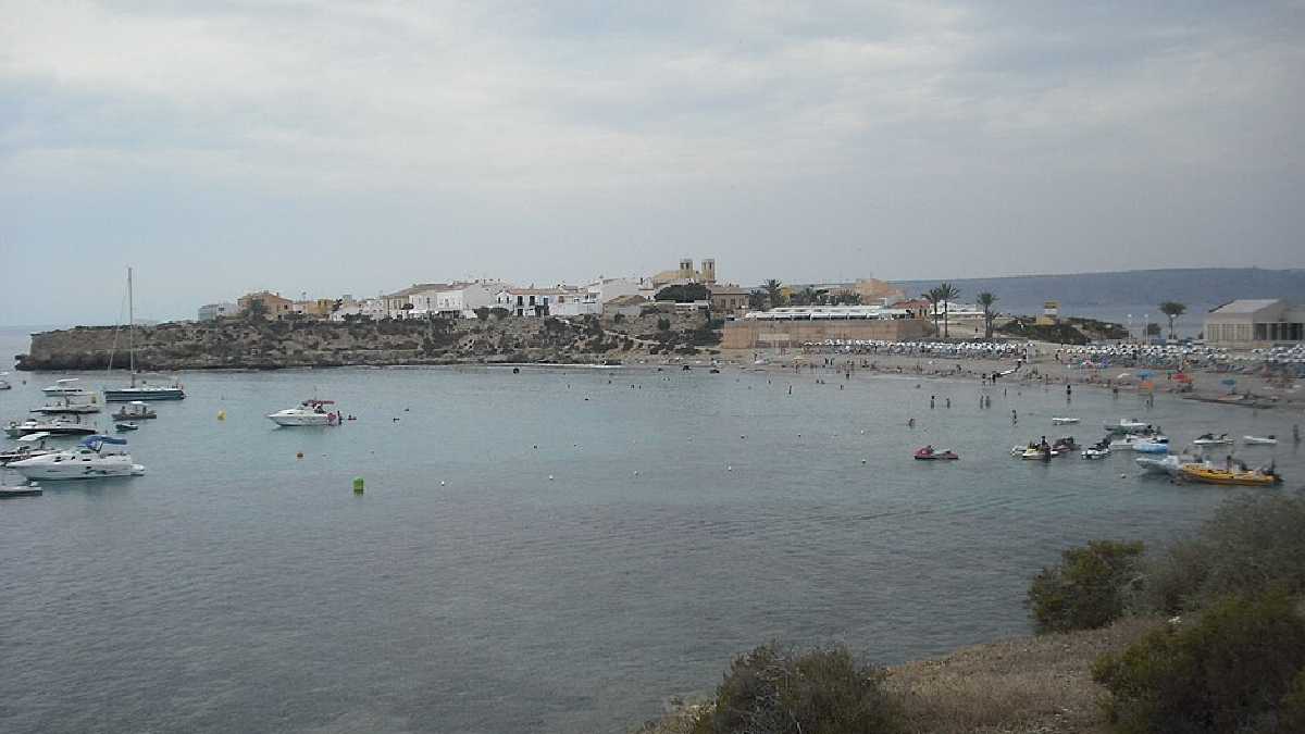 O pedido de autonomia administrativa de Tabarca não prevê independência da Espanha, mas maior poder de gestão para a comunidade local (Foto: Enrique Íñiguez Rodríguez/ Wikimedia Commons)