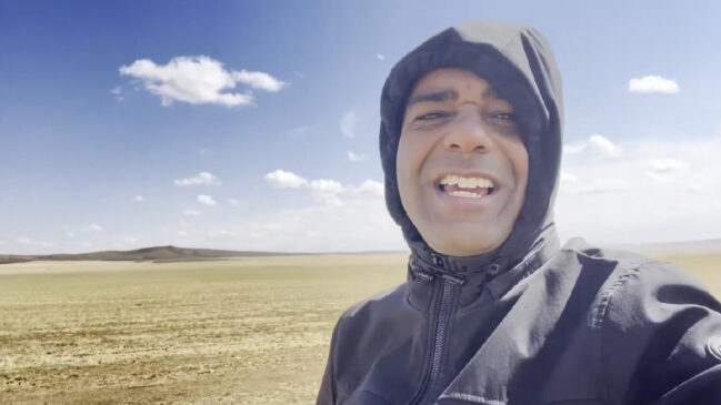 Robson Jesus entrou para o Guinness World Records após visitar os 193 países reconhecidos pela ONU em apenas dois anos e 42 dias (Reprodução: O NEGO VAI LONGE/ YouTube)