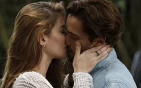 Lívia e Felipe, o casal principal da novela Além do Tempo /Divulgação/TV Globo