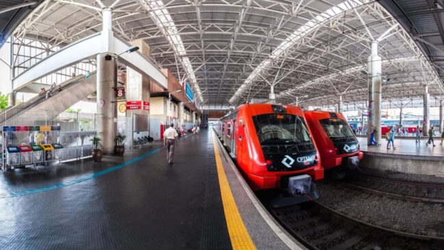 Passageiros voltaram a contar com o transporte ferroviário após dois dias de paralisação nas linhas da CPTM