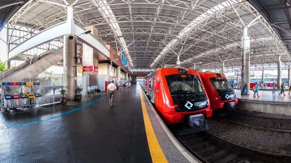 Passageiros voltaram a contar com o transporte ferroviário após dois dias de paralisação nas linhas da CPTM