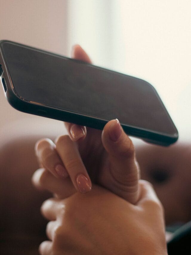 Guardar o celular com a tela virada para baixo quando não estiver usando: para que serve e por que é recomendado