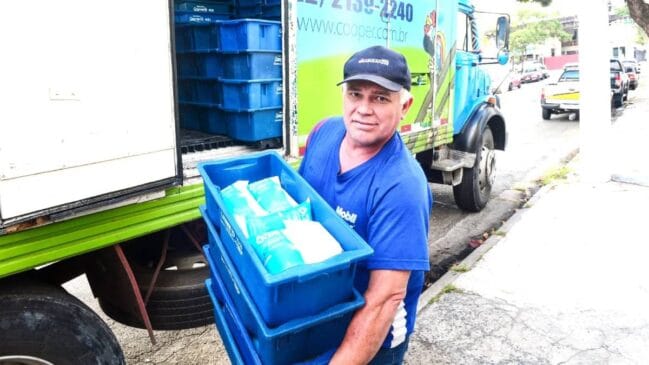 Famílias com crianças pequenas podem receber até 30 litros por mês quando dois beneficiários atendem aos critérios.