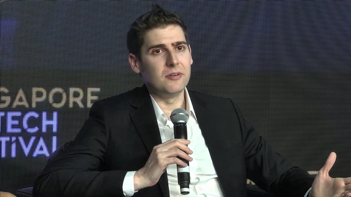 Eduardo Saverin ocupa novamente o primeiro lugar entre os brasileiros mais ricos no ranking da Forbes /Reprodução/Youtube/Singapore FinTech Festival