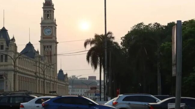 Sol predomina em São Paulo nesta segunda-feira (3), com aumento de nuvens à noite e sem previsão de chuva.