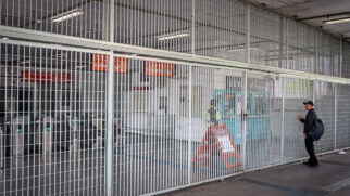 Estação Antônio Gianetti Neto, da Linha 11–Coral, em Ferraz de Vasconcelos, fechada durante a greve da CPTM