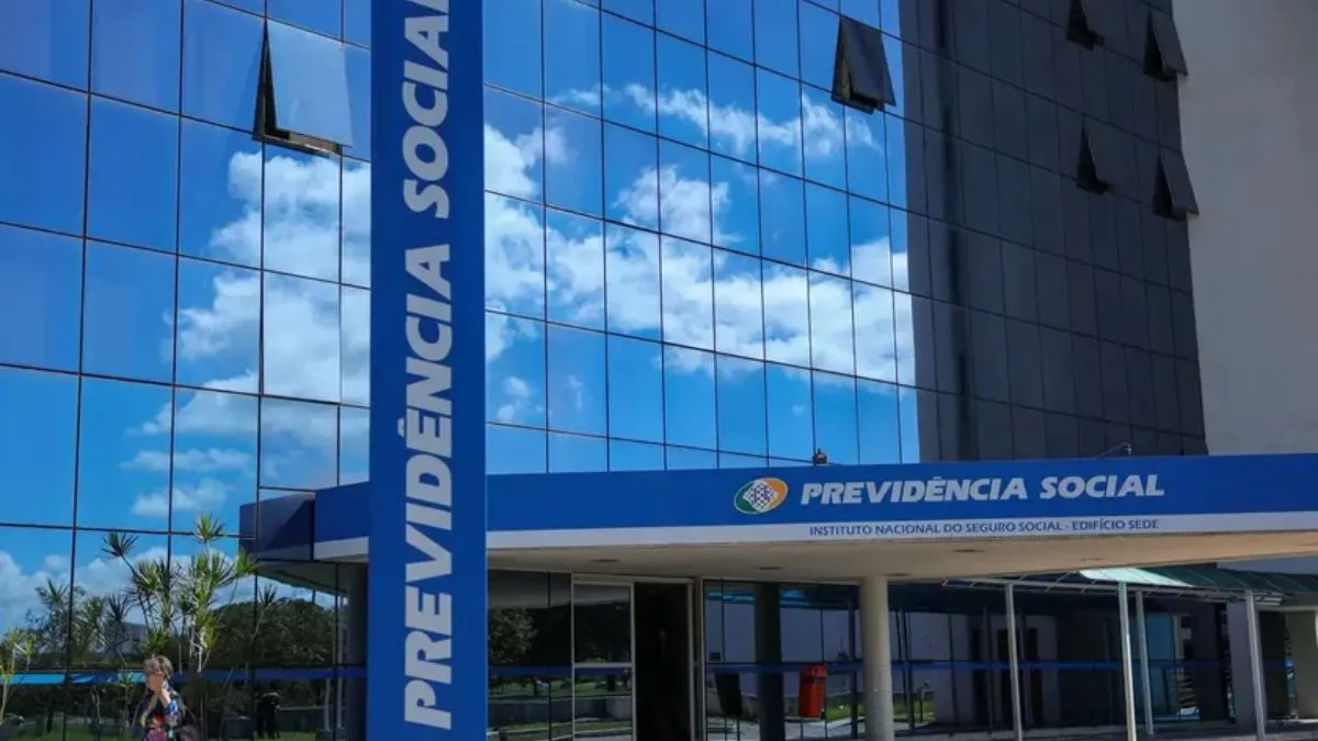 Beneficiários do INSS com dificuldade de locomoção podem solicitar a prova de vida em casa e manter o pagamento do benefício sem sair do domicílio