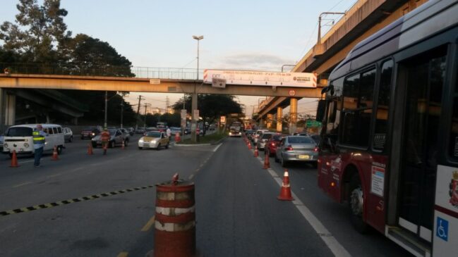 Motoristas que seguirem para a Praça Nina Rodrigues podem usar as ruas Teixeira Leite e São Paulo como alternativa.