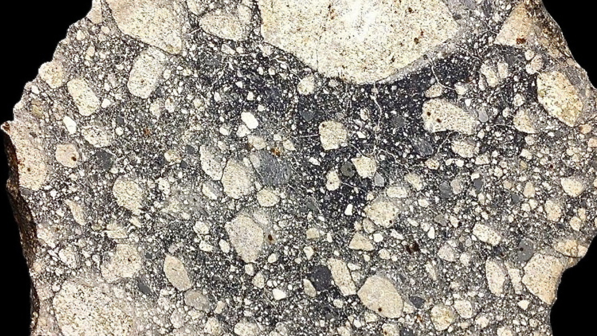 Fragmentos do NWA 11789 formam um quebra-cabeça natural feito de uma rocha ejetada da superfície lunar, avaliado em US$ 615 mil (Foto: Steve Jurvetson / Wikimedia Commons)