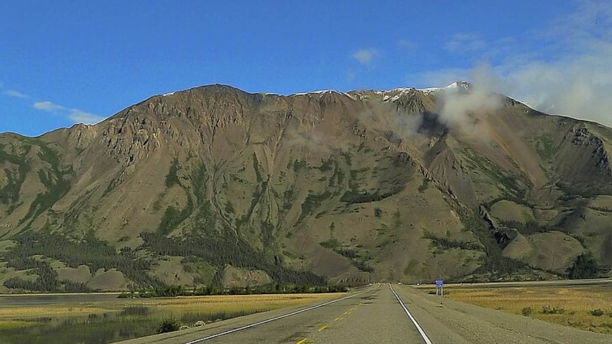 No Yukon canadense, paisagens da Alaska Highway marcam uma das últimas grandes regiões antes da fronteira com o Alasca (Foto: Bo Mertz / Wikimedia Commons)