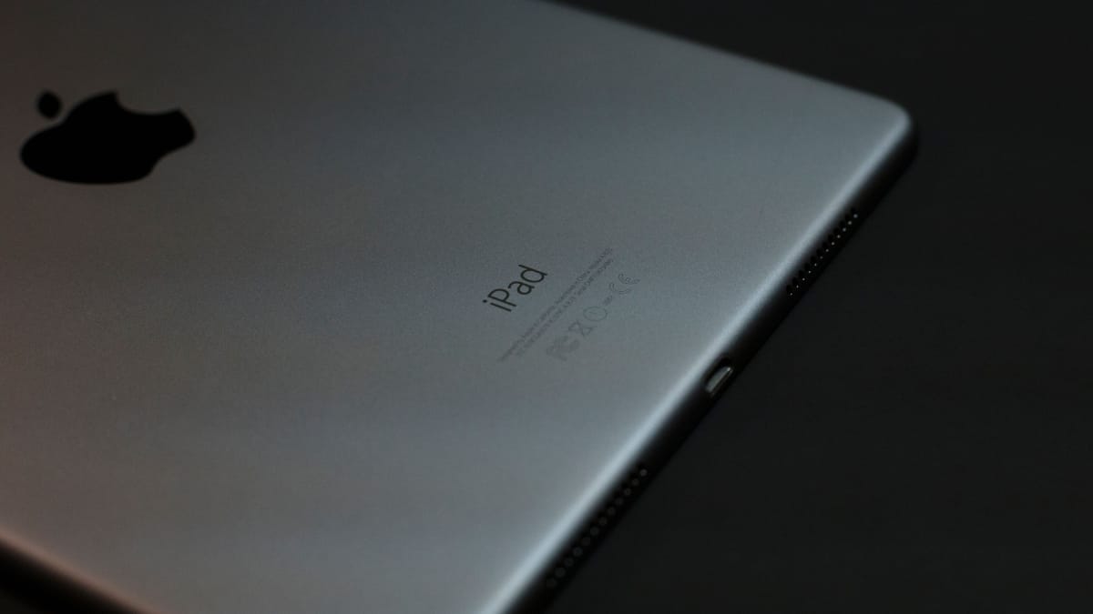 Apple deve revelar novidades no evento de setembro, com expectativa pela estreia do aguardado iPhone dobrável (Foto: Josh Sorenson/ Pexels)
